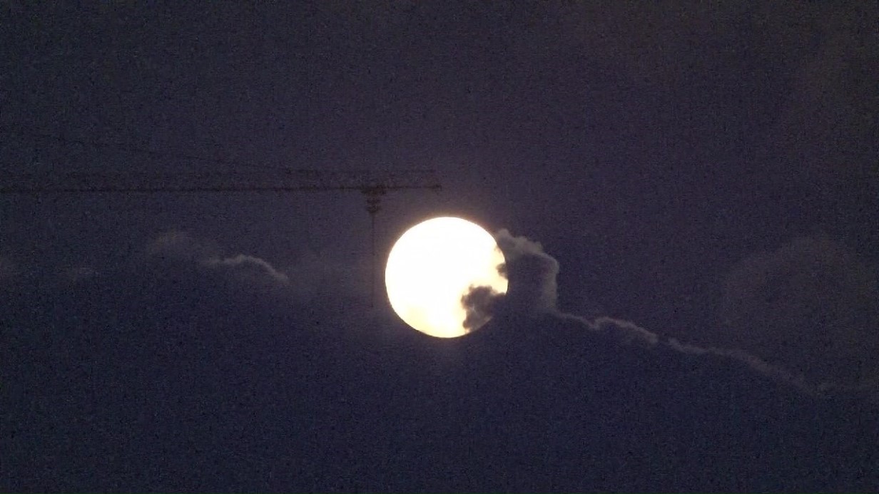 En uzun g&uuml;n&uuml;n gecesinde İstanbul semalarında muhteşem anlar