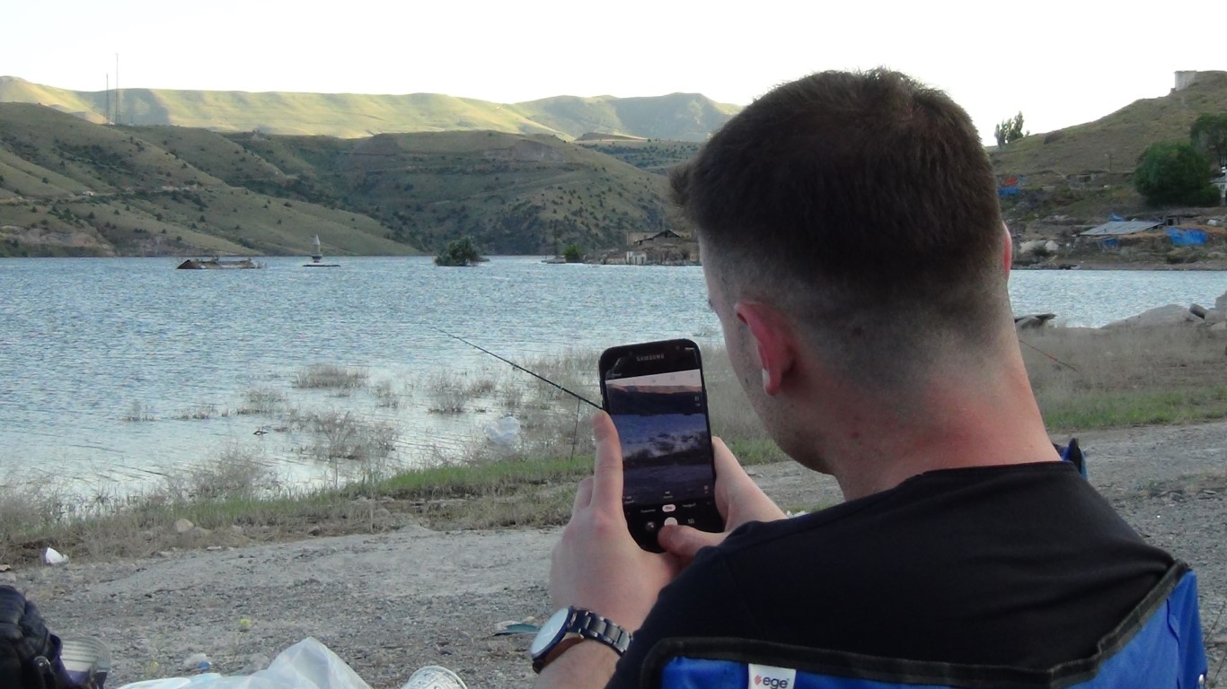 Kars&rsquo;ta k&ouml;y sular altında, minare dışarıda kaldı