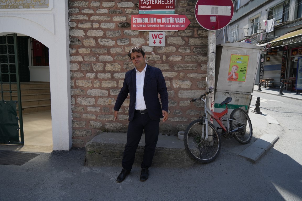 İstanbul&rsquo;un sokaklarında tarihe tanıklık eden merhametin simgesi mola taşları