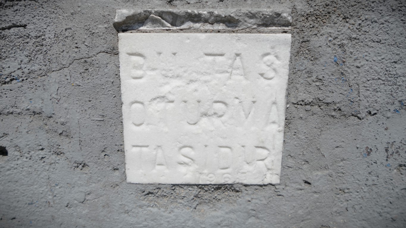 İstanbul&rsquo;un sokaklarında tarihe tanıklık eden merhametin simgesi mola taşları