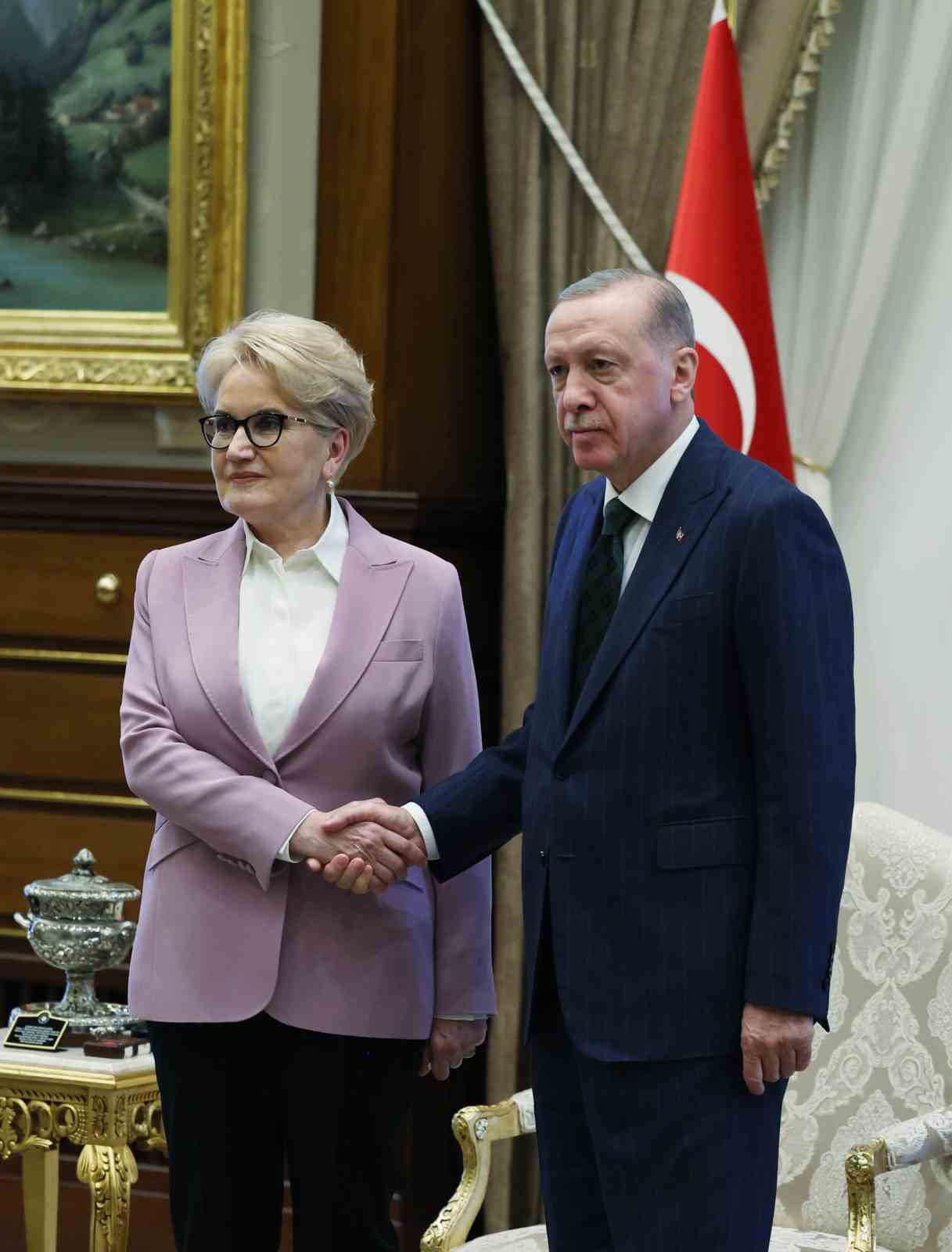 Cumhurbaşkanı Erdoğan, eski İYİ Parti Genel Başkanı Akşener ile görüştü 