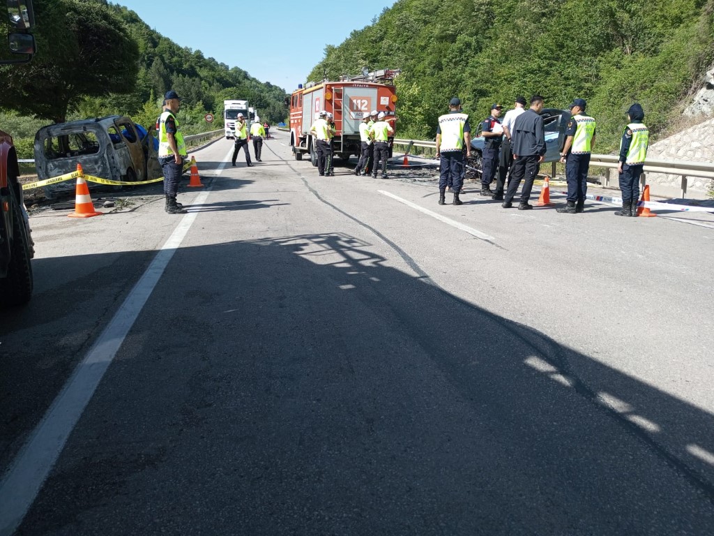 Sinop’ta feci kaza: 2’si doktor 4 kişi hayatını kaybetti, 2 yaralı