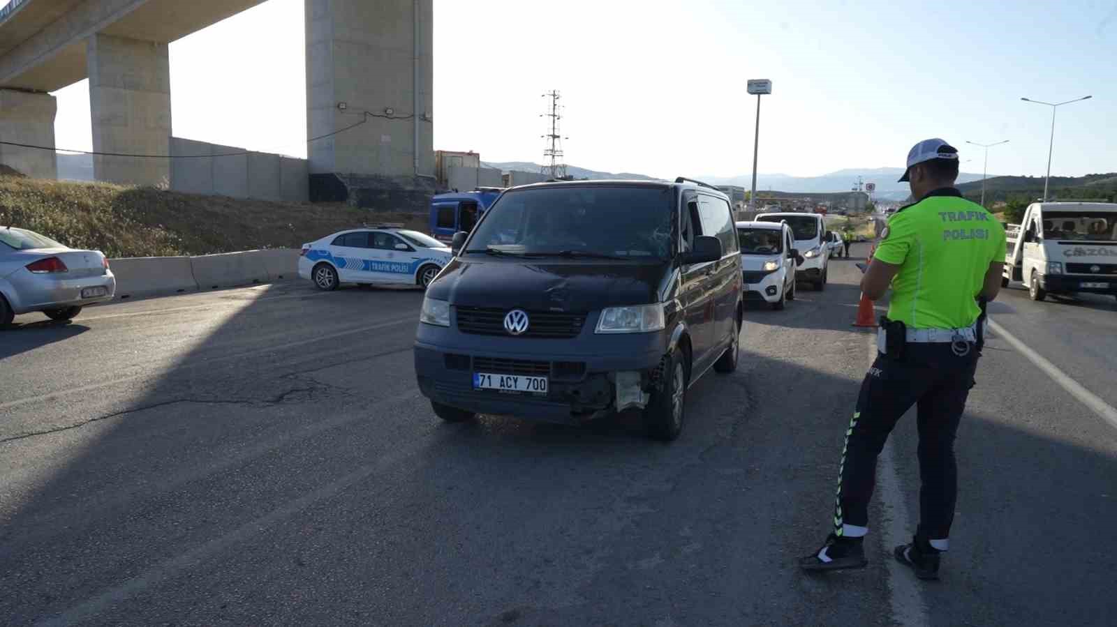 43 ilin geçiş güzergahındaki araç trafiği havadan görüntülendi 