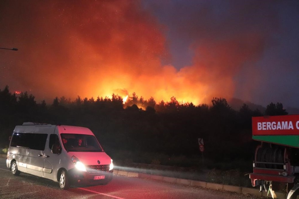 Bakan Yumaklı açıkladı: İzmir'deki yangınlar kontrol altında