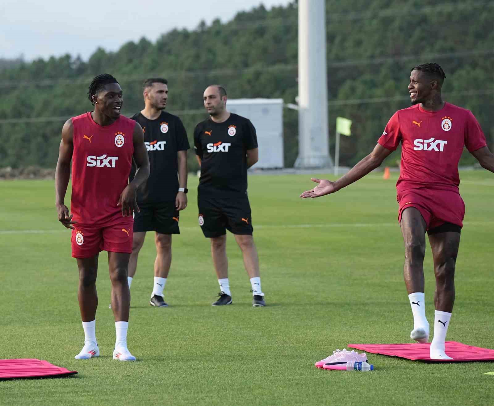 Galatasaray, Kemerburgaz’da yeni sezon hazırlıklarına başladı 