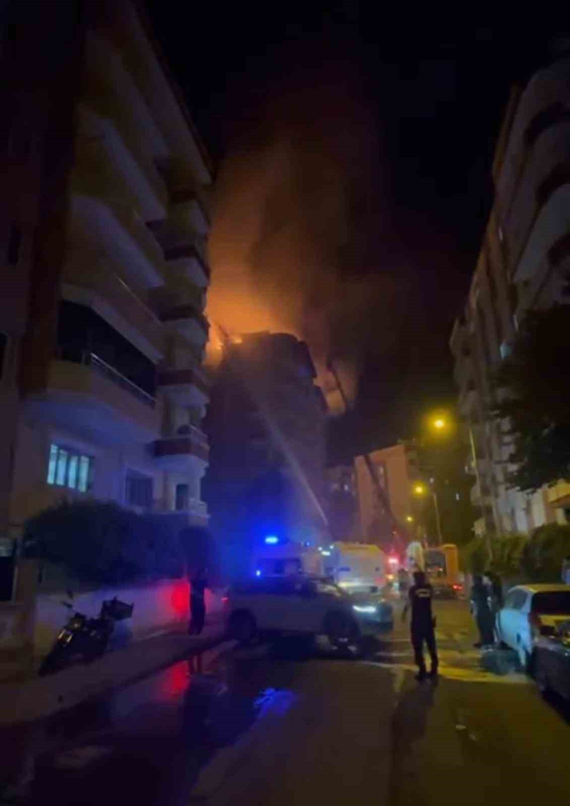 Batman&rsquo;da &ccedil;ıkan yangında alevler geceyi aydınlattı 