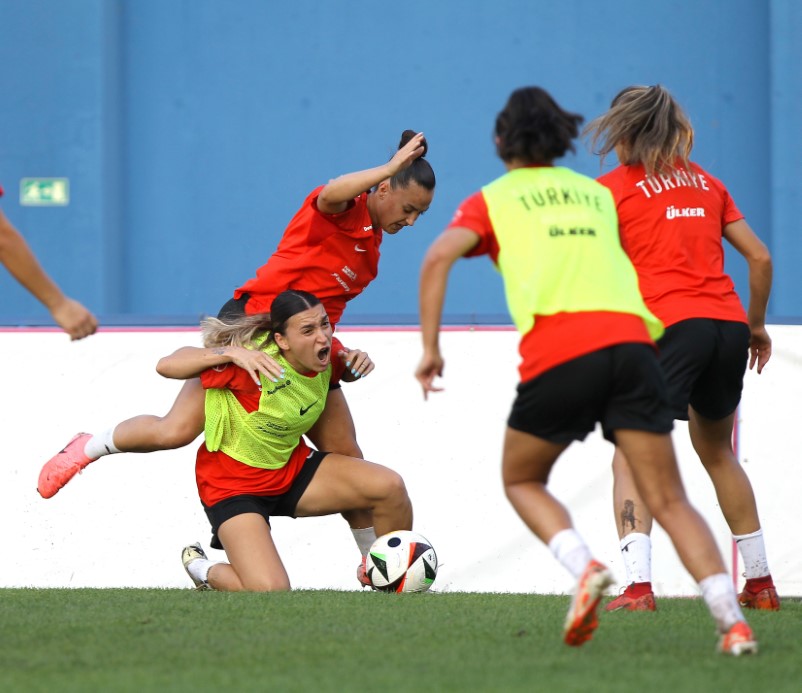 A Milli Kadın Futbol Takımı, Macaristan maçının hazırlıklarını tamamladı