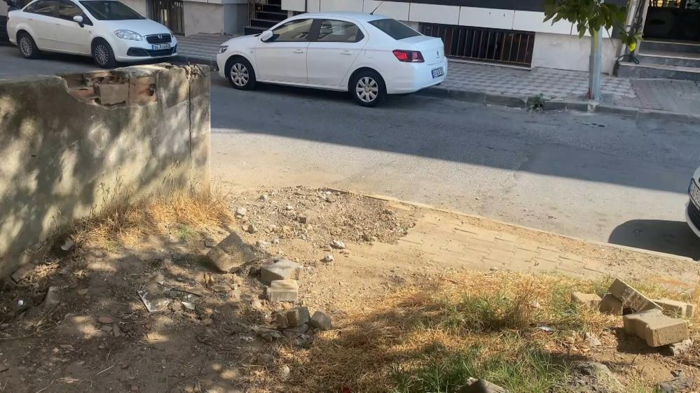Arnavutk&ouml;y&rsquo;de a&ccedil;ıkta kalan elektrik kablolarına BEDAŞ&rsquo;tan şaşırtan &ccedil;&ouml;z&uuml;m