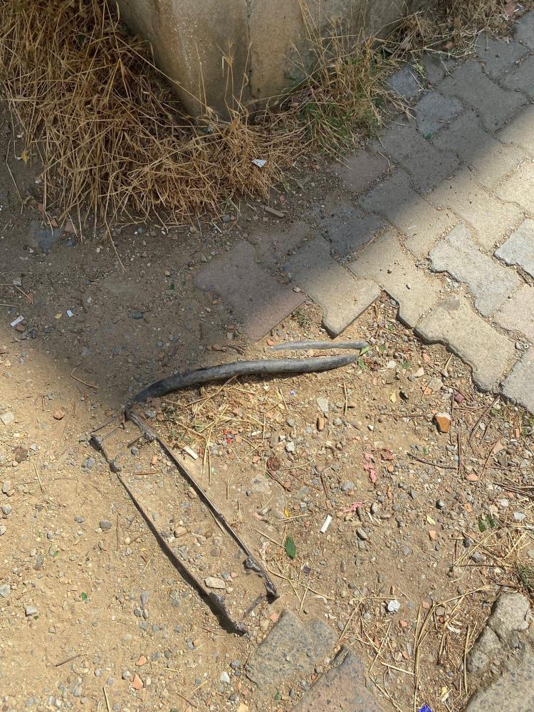 Arnavutk&ouml;y&rsquo;de a&ccedil;ıkta kalan elektrik kablolarına BEDAŞ&rsquo;tan şaşırtan &ccedil;&ouml;z&uuml;m