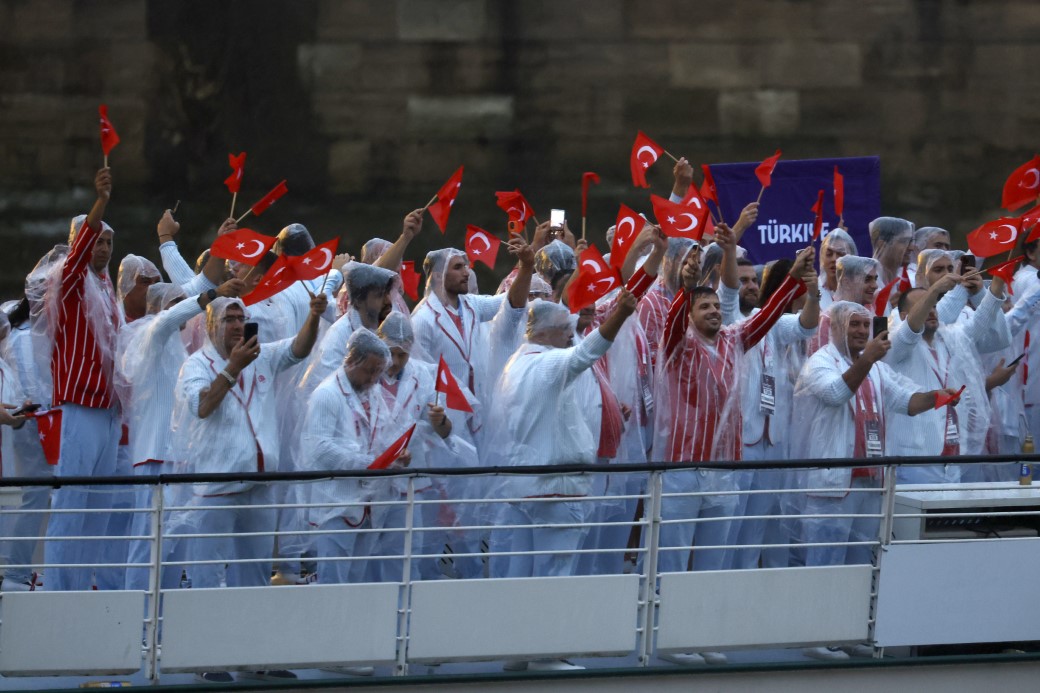 Paris 2024 Olimpiyat Oyunları görkemli bir törenle açıldı