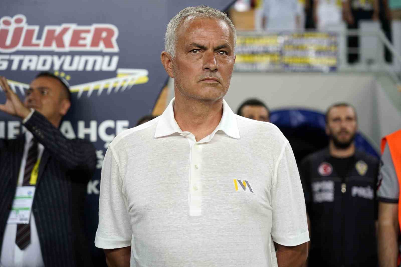 Jose Mourinho, ligde ilk maçına 3 değişiklikle çıktı 