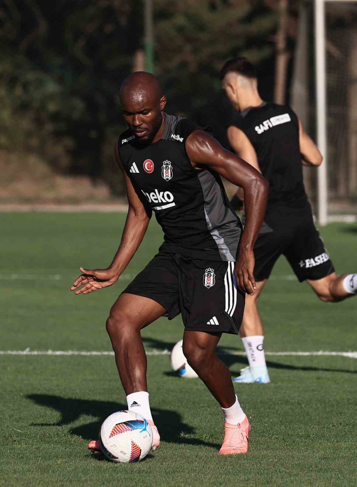 Cher Ndour, Beşiktaş’la ilk antrenmanına çıktı 