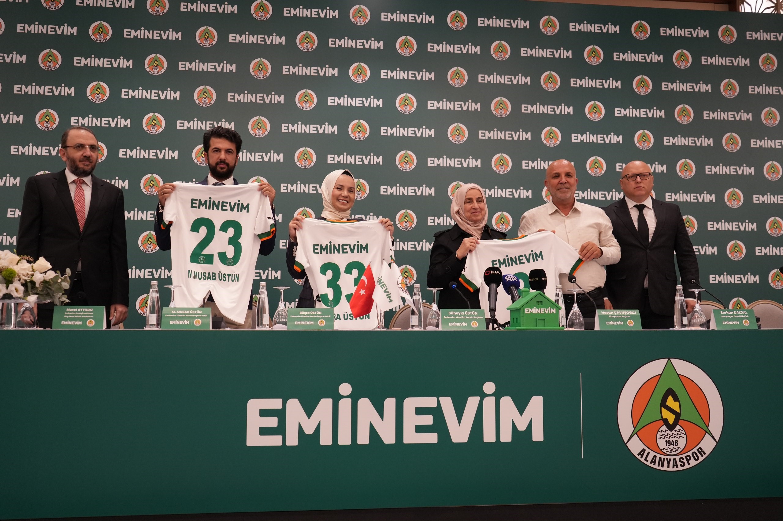 Eminevim, Alanyaspor’un forma sırt sponsoru oldu