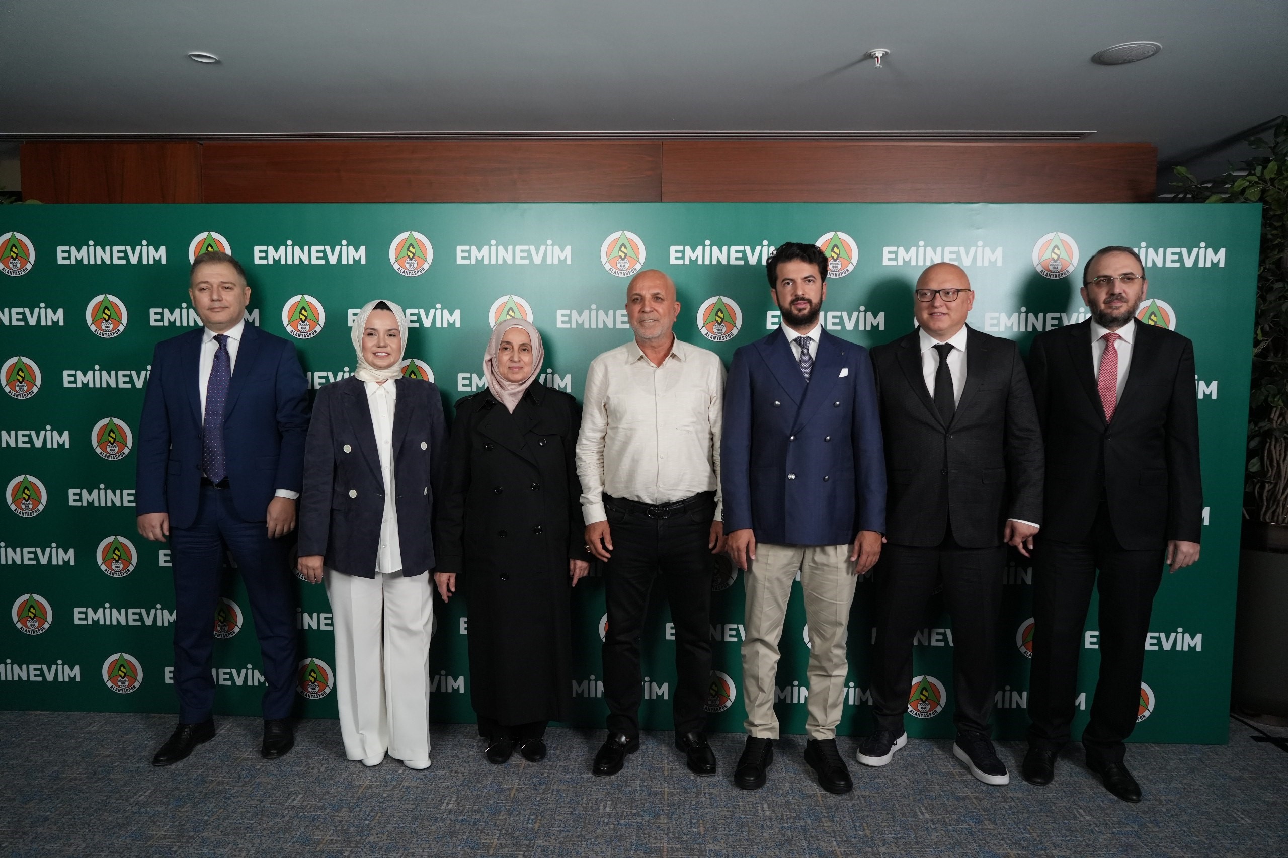 Eminevim, Alanyaspor’un forma sırt sponsoru oldu