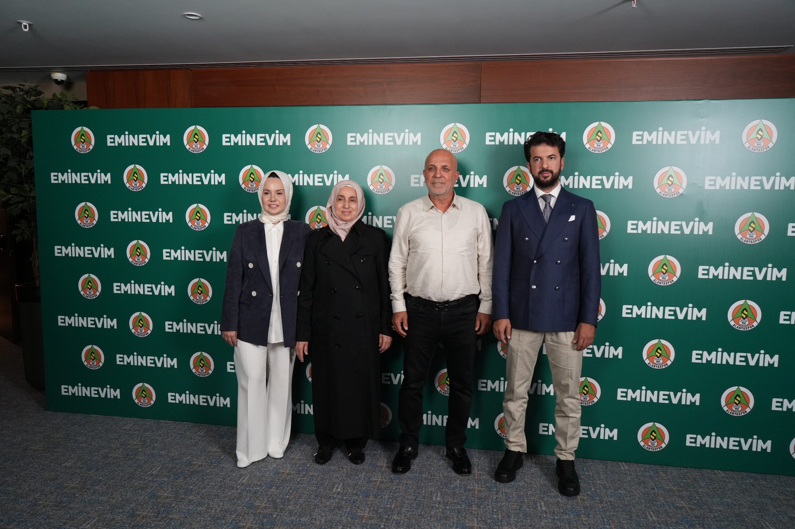 Eminevim, Alanyaspor’un forma sırt sponsoru oldu