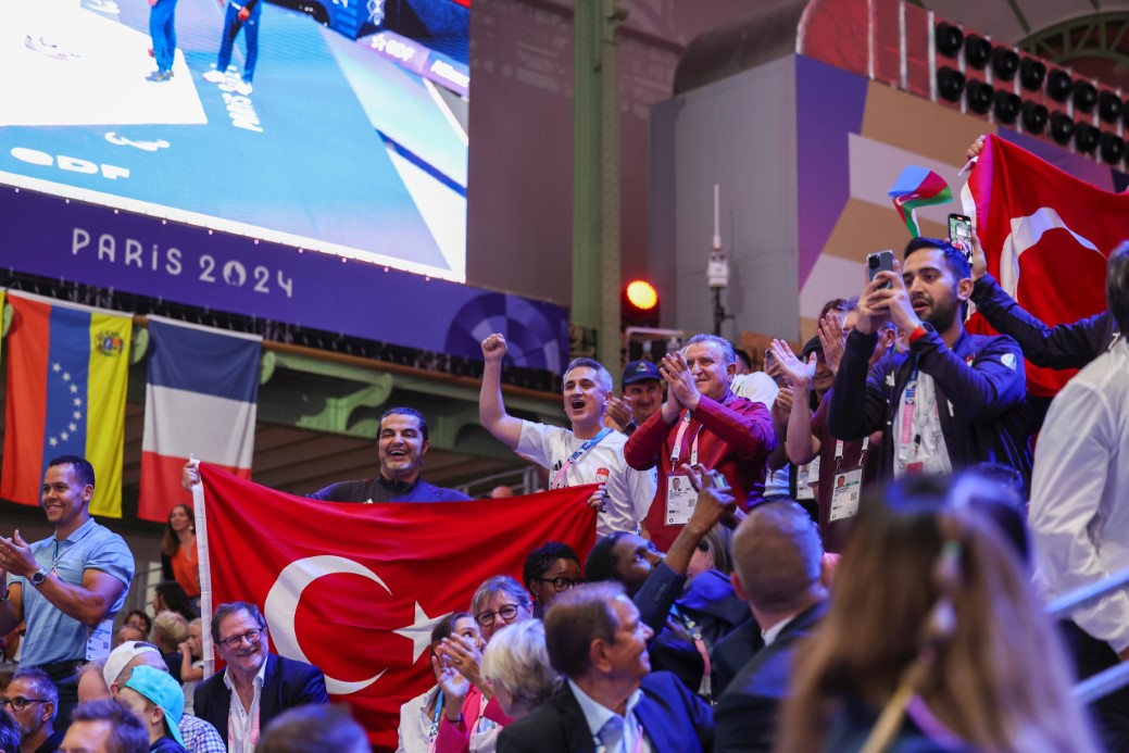 Paris Paralimpik Oyunları'nda Mahmut Bozteke'den altın madalya