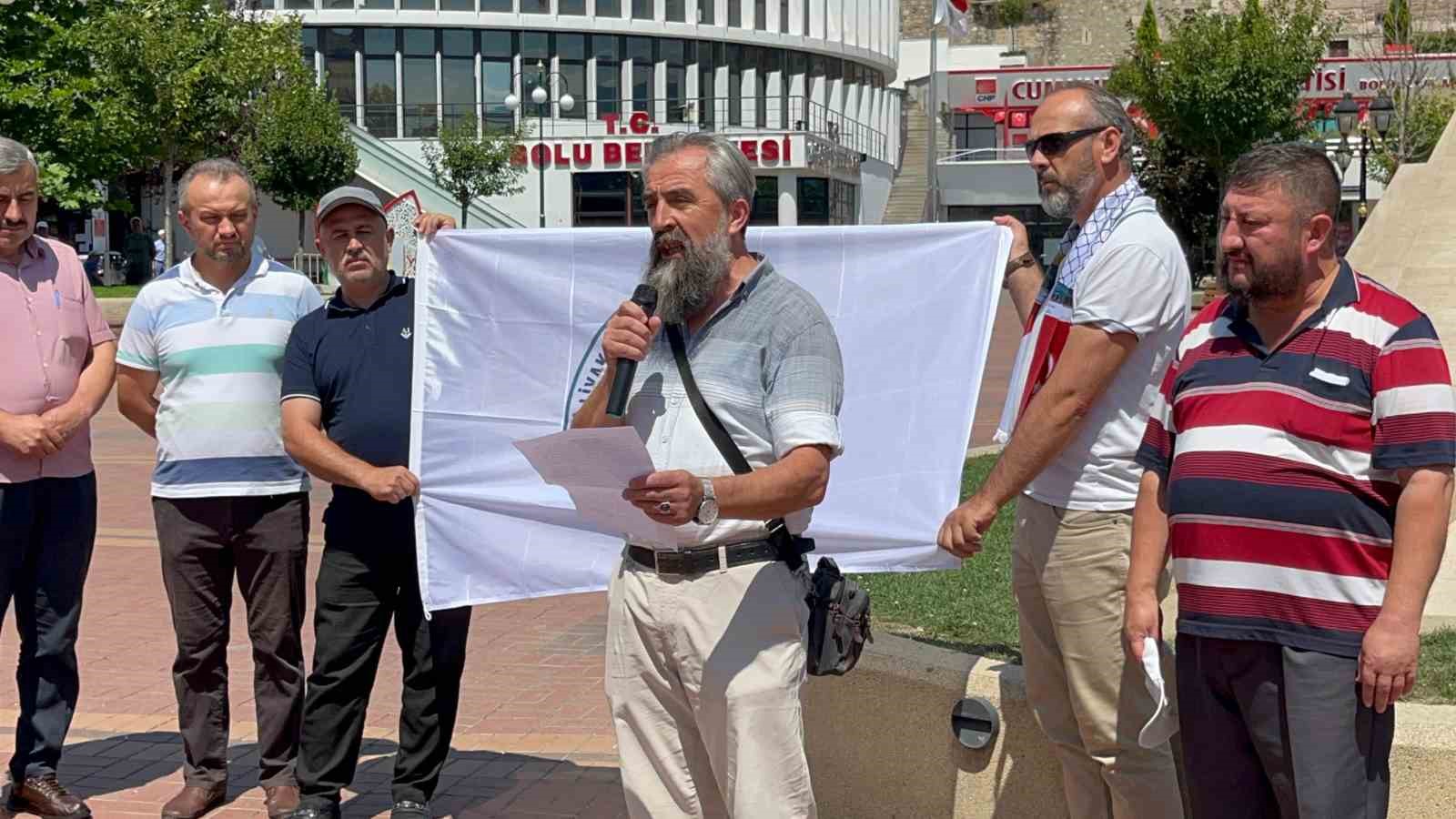 Din görevlileri Tanju Özcan’ı protesto etti