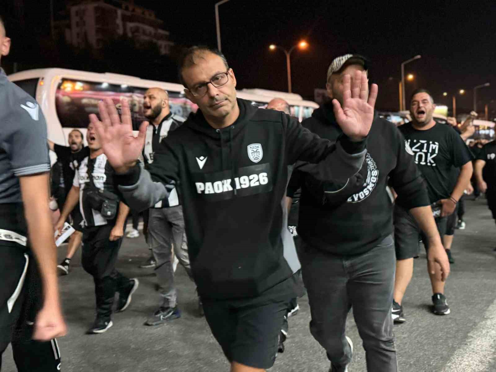 PAOK taraftarı stadyuma geldi 