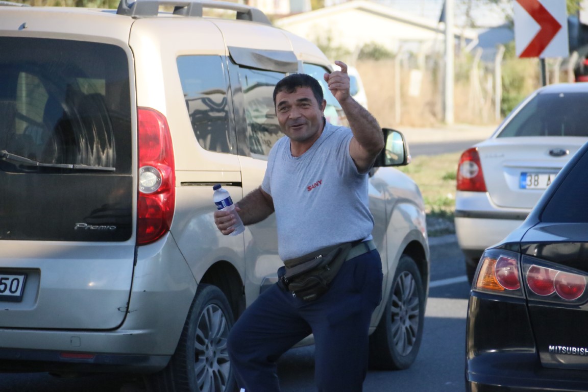 Bir şişe suyla birlikte bolca mutluluk satıyor