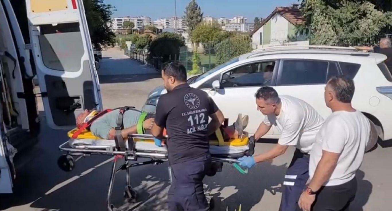 Antalya'da feci kaza: Takla atıp tel bariyerleri aşarak karşı yöne geçen aracın, iki araca çarptı