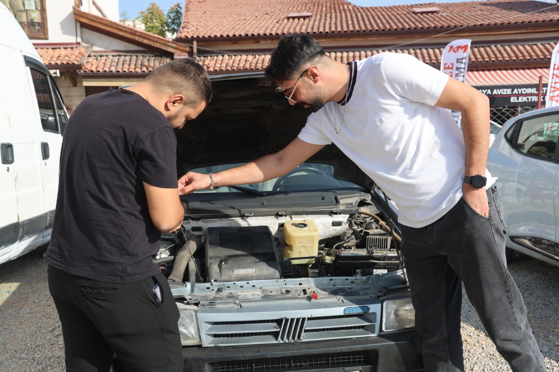 Gülümseten takas: Araba ve telefon hayallerine kavuştular