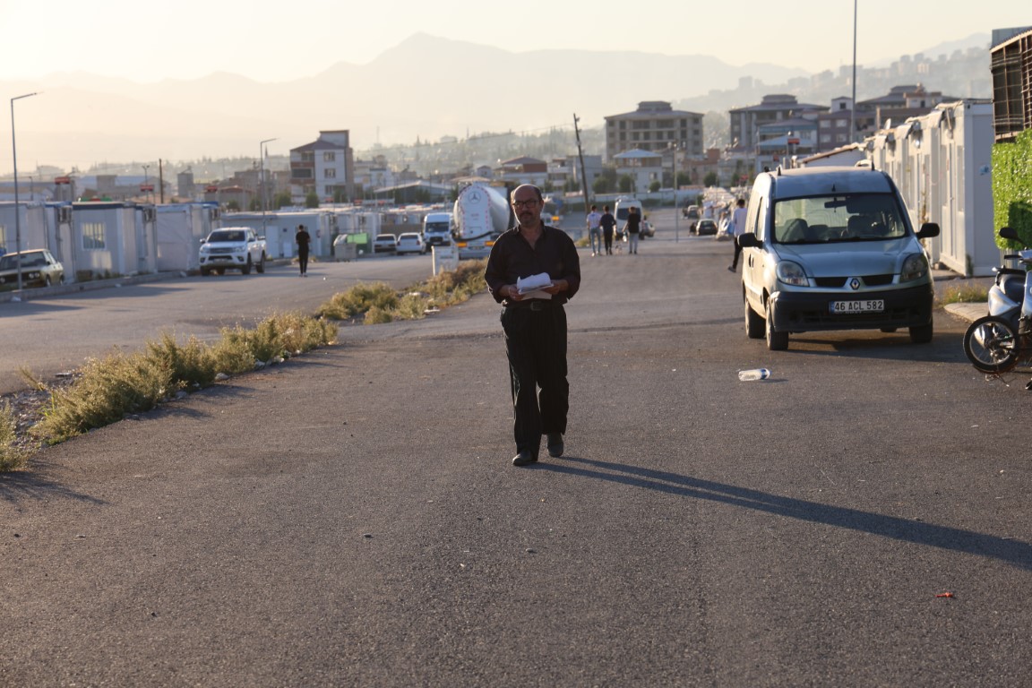 Sazan sarmalı yöntemiyle otomobilini kaptırdı