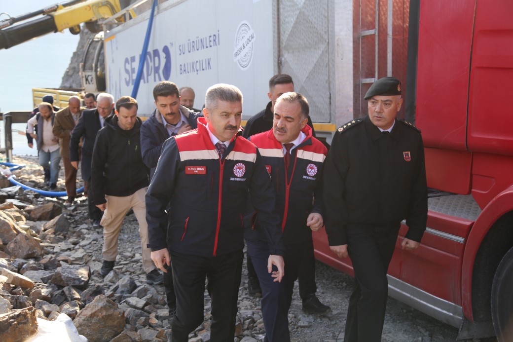 Deriner Barajı’nda ilk Türk somonu hasadı yapıldı