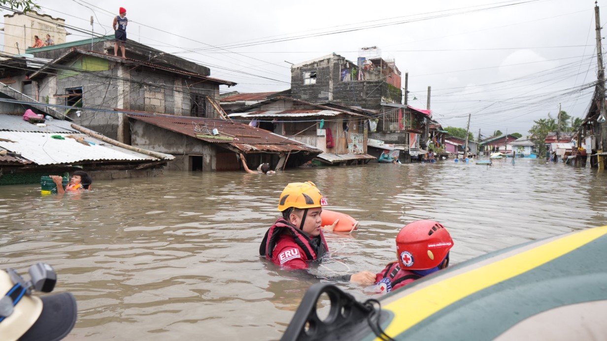 Filipinler'i Man-yi Tayfunu vurdu: 2 kişi yaralandı, 1.2 milyon kişi tahliye edildi