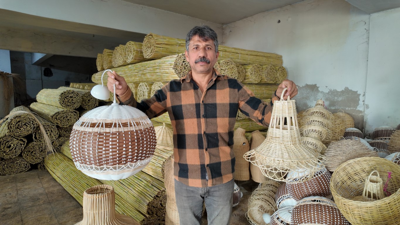 Ilıcabaşı’nda üretilen rattan avizeler moda oldu