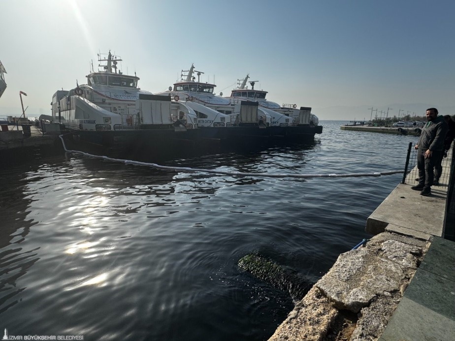 Körfezde bu defa petrol kaynaklı kirlilik: Deniz yüzeyi siyah yağ tabakası ile kaplandı