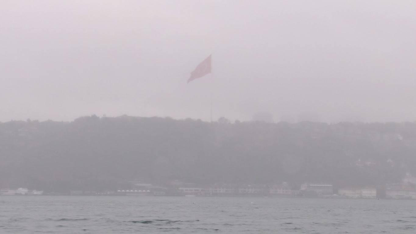 İstanbul Boğazı sise gömüldü