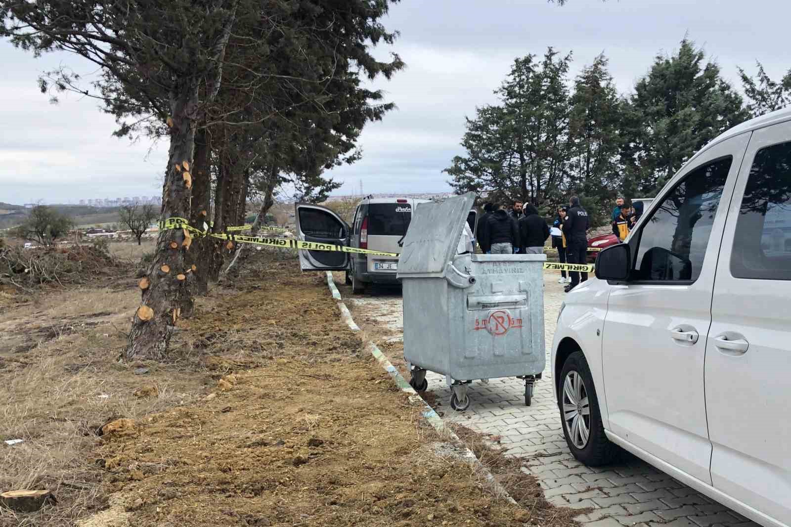 Tekirdağ’da iki kuzen mezarlıkta park halindeki araçta ölü bulundu 