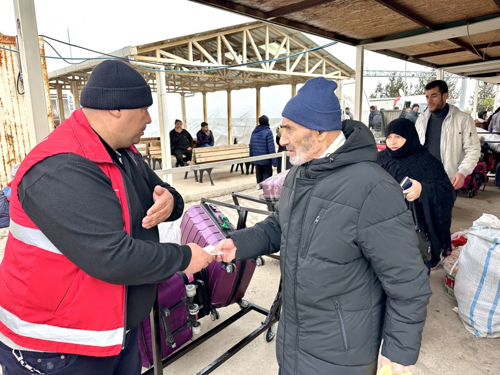 Suriyeliler Kilis Öncüpınar Gümrük Kapısı’ndan yurtlarına dönüyor