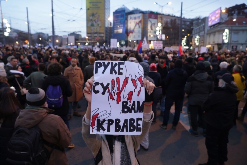 Sırbistan'da tarihinin en kalabalık hükümet karşıtı protestosu