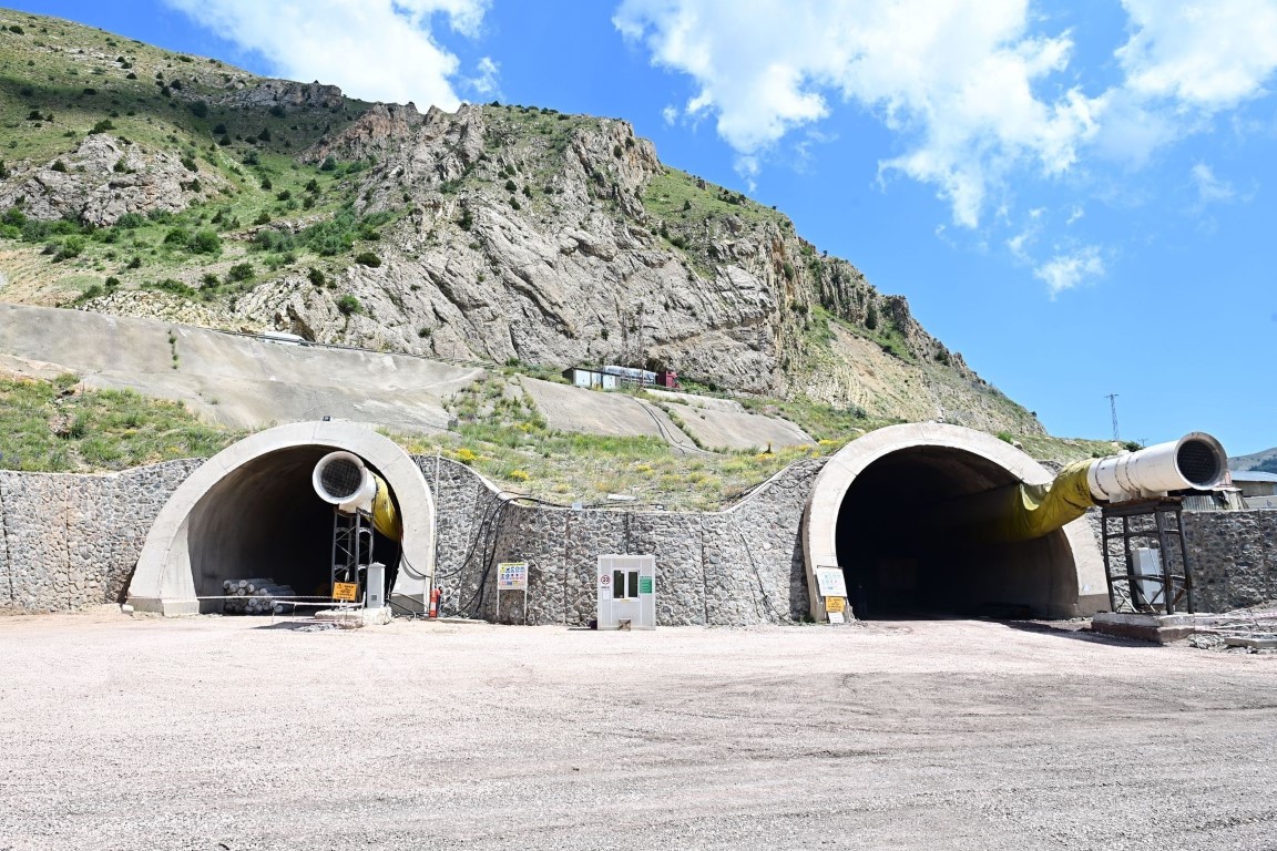 Yapım işi Bayburt Group tarafından sürdürülen ve 5 Bakan gören Kop Dağı Tüneli yılan hikâyesine döndü