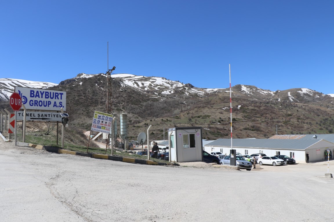 Yapım işi Bayburt Group tarafından sürdürülen ve 5 Bakan gören Kop Dağı Tüneli yılan hikâyesine döndü