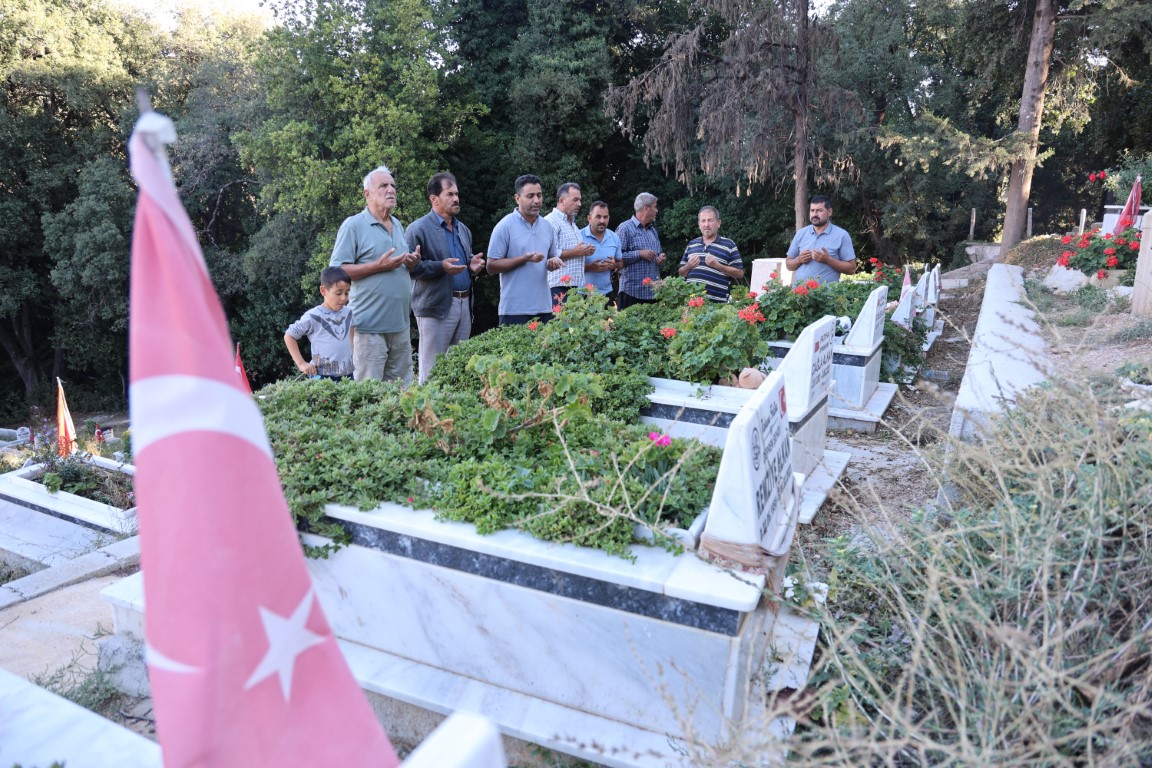 Asrın felaketi'nde depremin gerçekliğini mezarlık gösteriyor