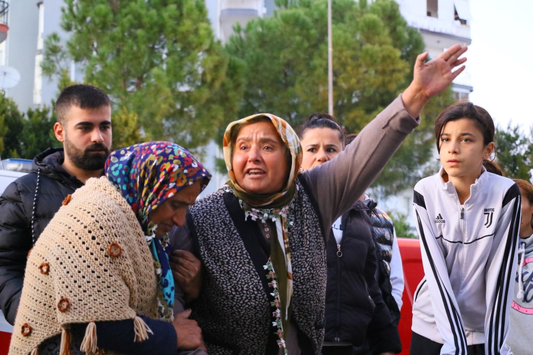 Antalya’da 9 katlı binada korkutan yangın: 4 kişi dumandan etkilendi