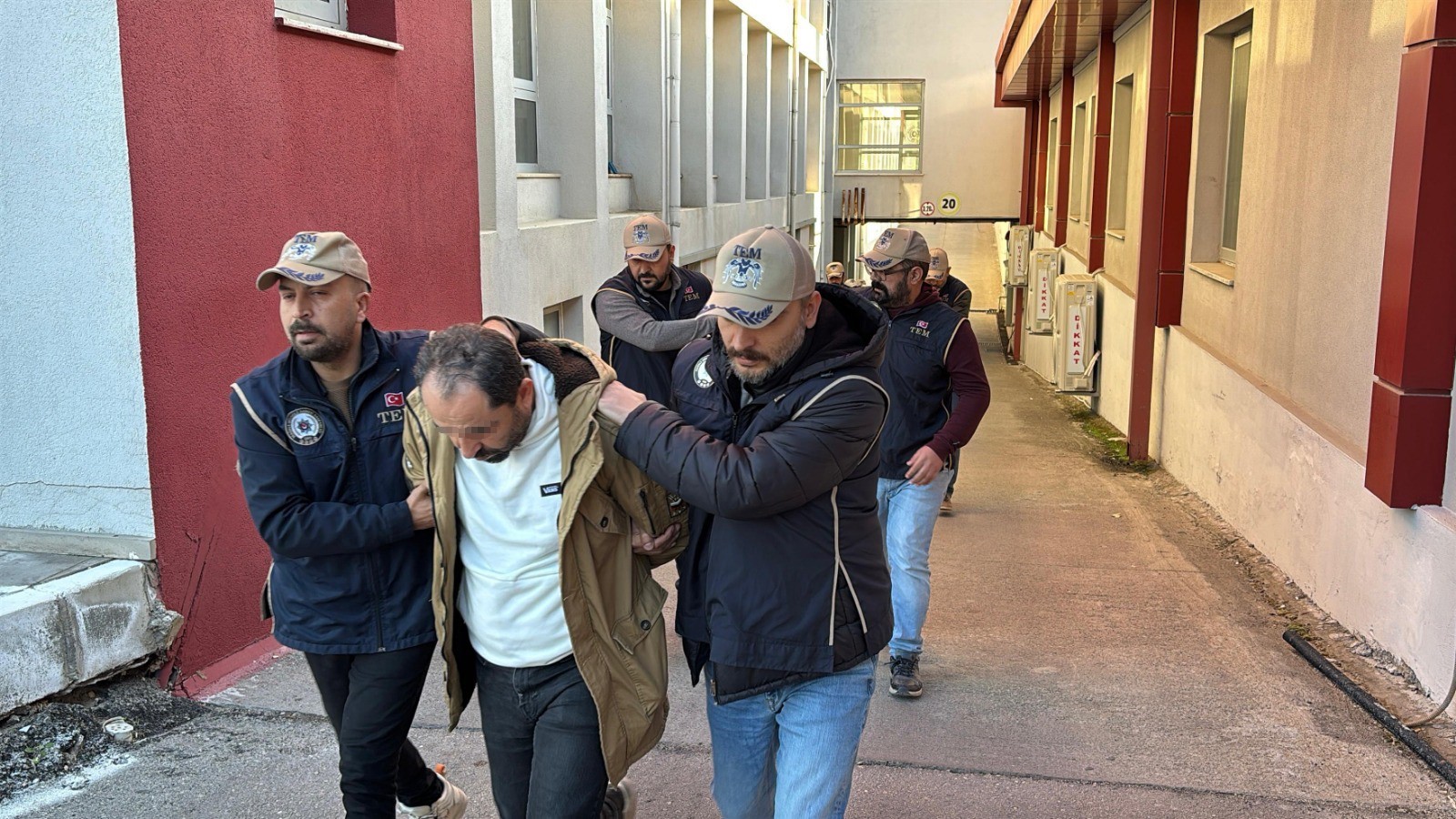 İşsiz kalan FETÖ üyelerine Almanya’dan getirilen paralar dağıtıldı