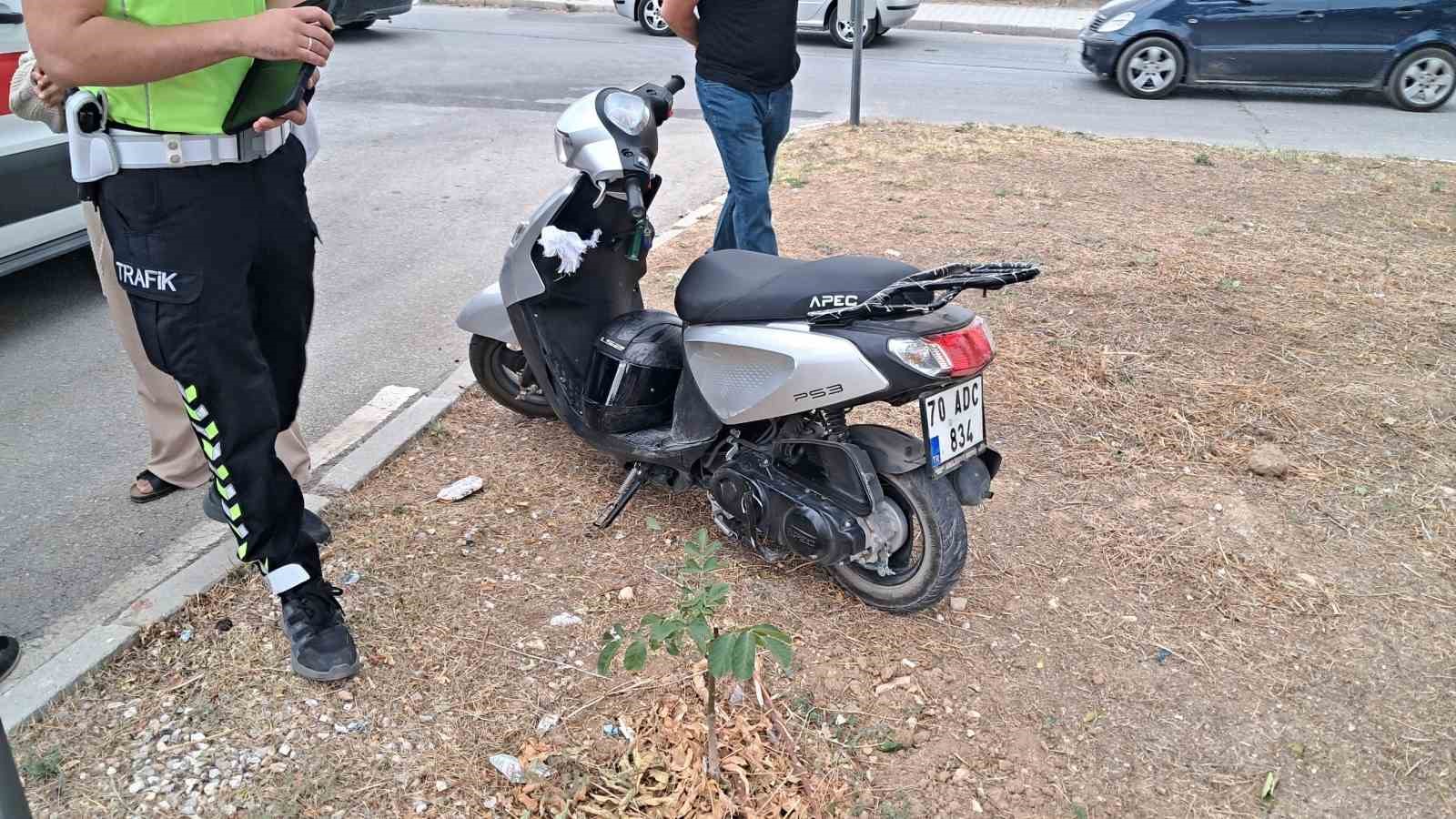 karaman-da-otomobille-carpisan-motosikletli-yaralandi