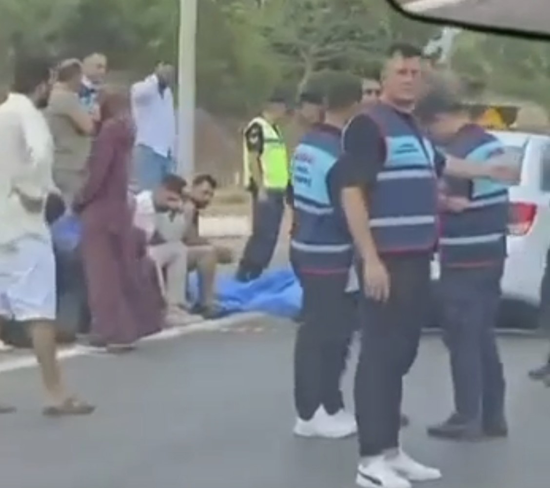 izmir-de-iki-otomobil-carpisti-1-olu-5-yarali