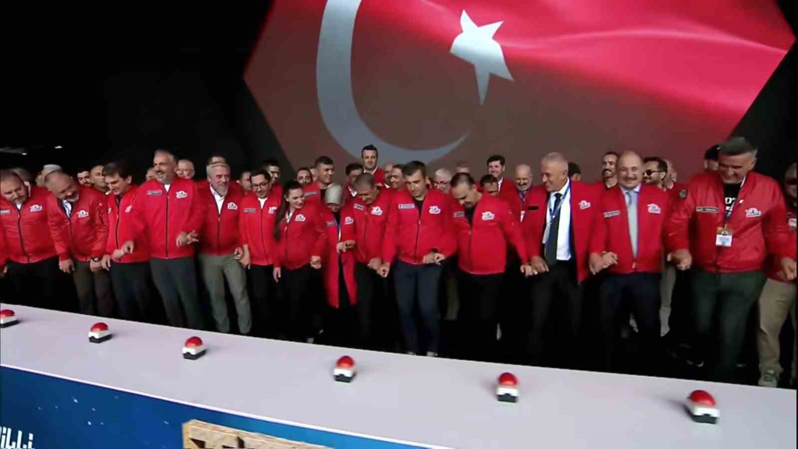teknofest-acilisinda-protokol-halay-cekti