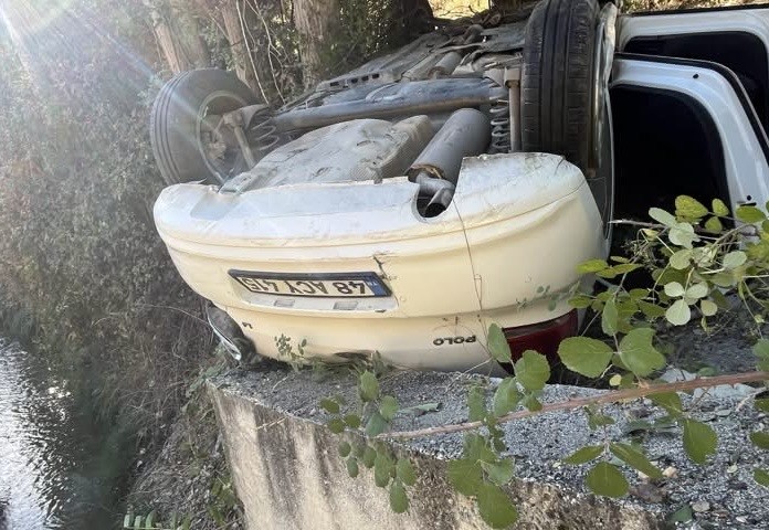 burdur-da-otomobil-dereye-yuvarlandi-1-yarali