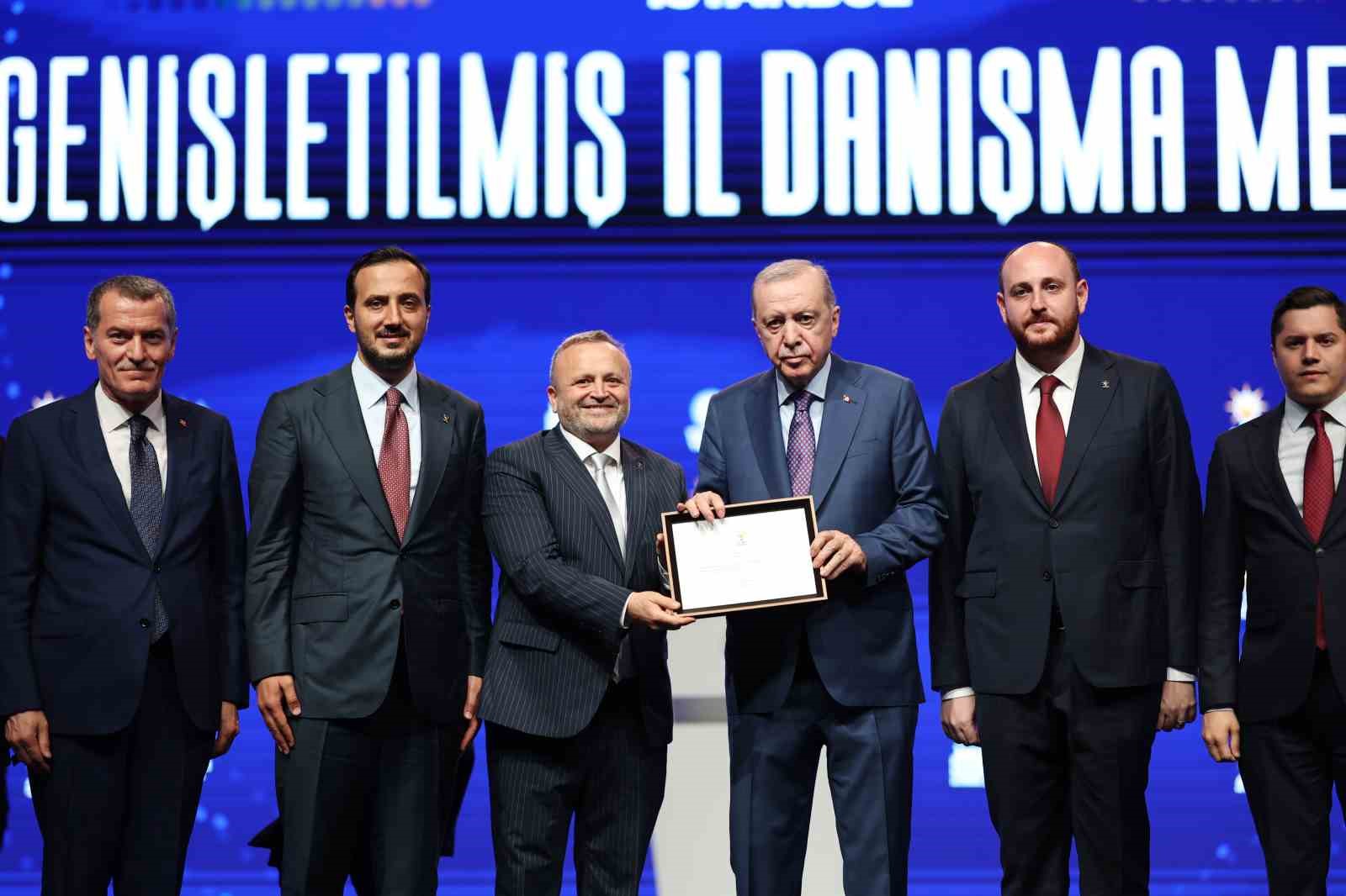 tuzla-cekmekoy-ve-sile-belediye-baskanlari-ak-parti-ye-katildi