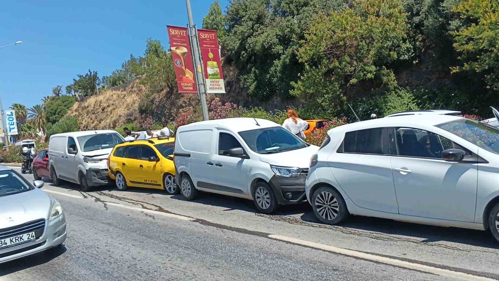 bodrum-da-zincirleme-kaza-5-arac-birbirine-girdi