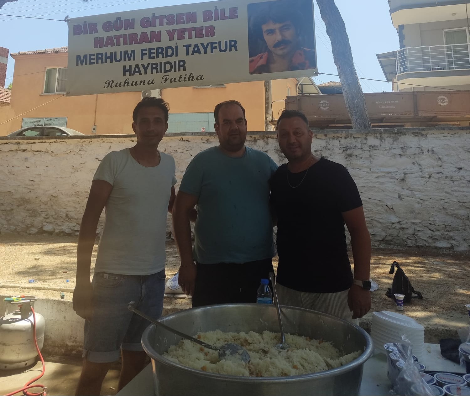 hayranlari-ferdi-tayfur-icin-hayir-yapti