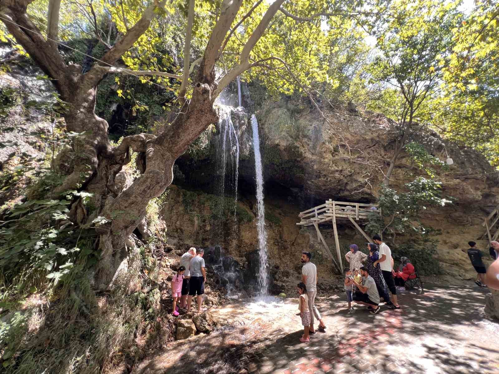 yaz-sicagindan-kacanlarin-adresi-savruk-selalesi-oldu