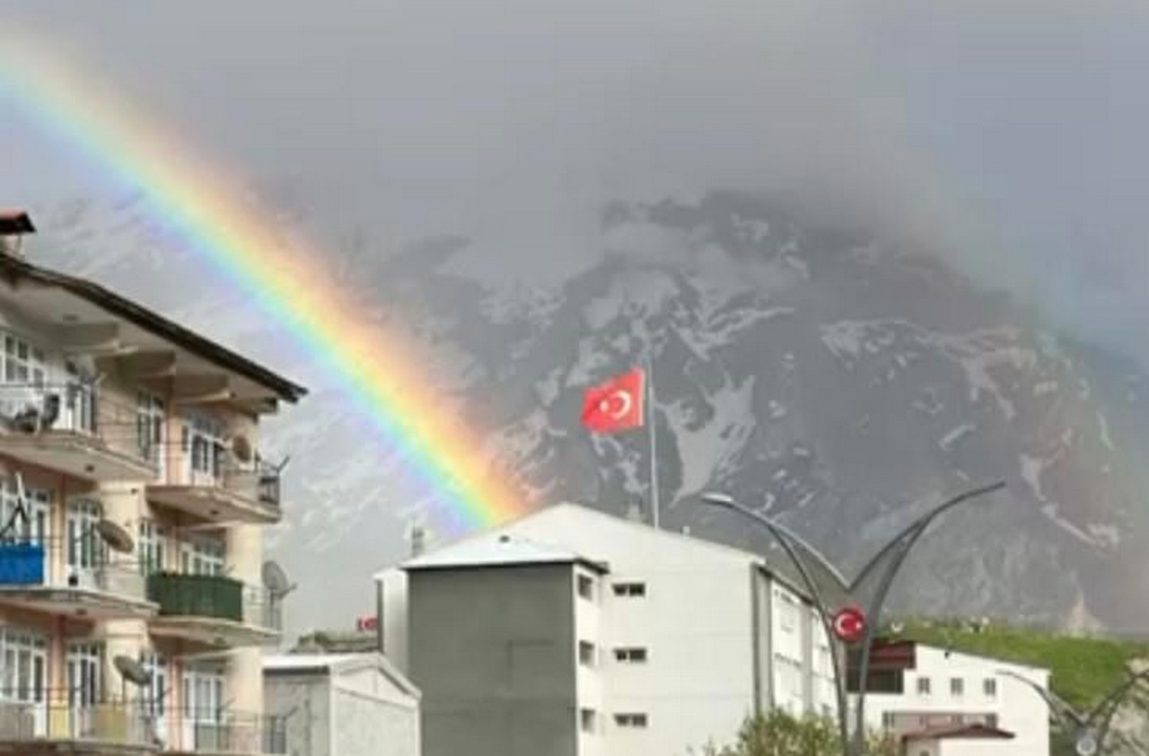 hakkari-de-yagis-sonrasi-gokkusagi-guzelligi