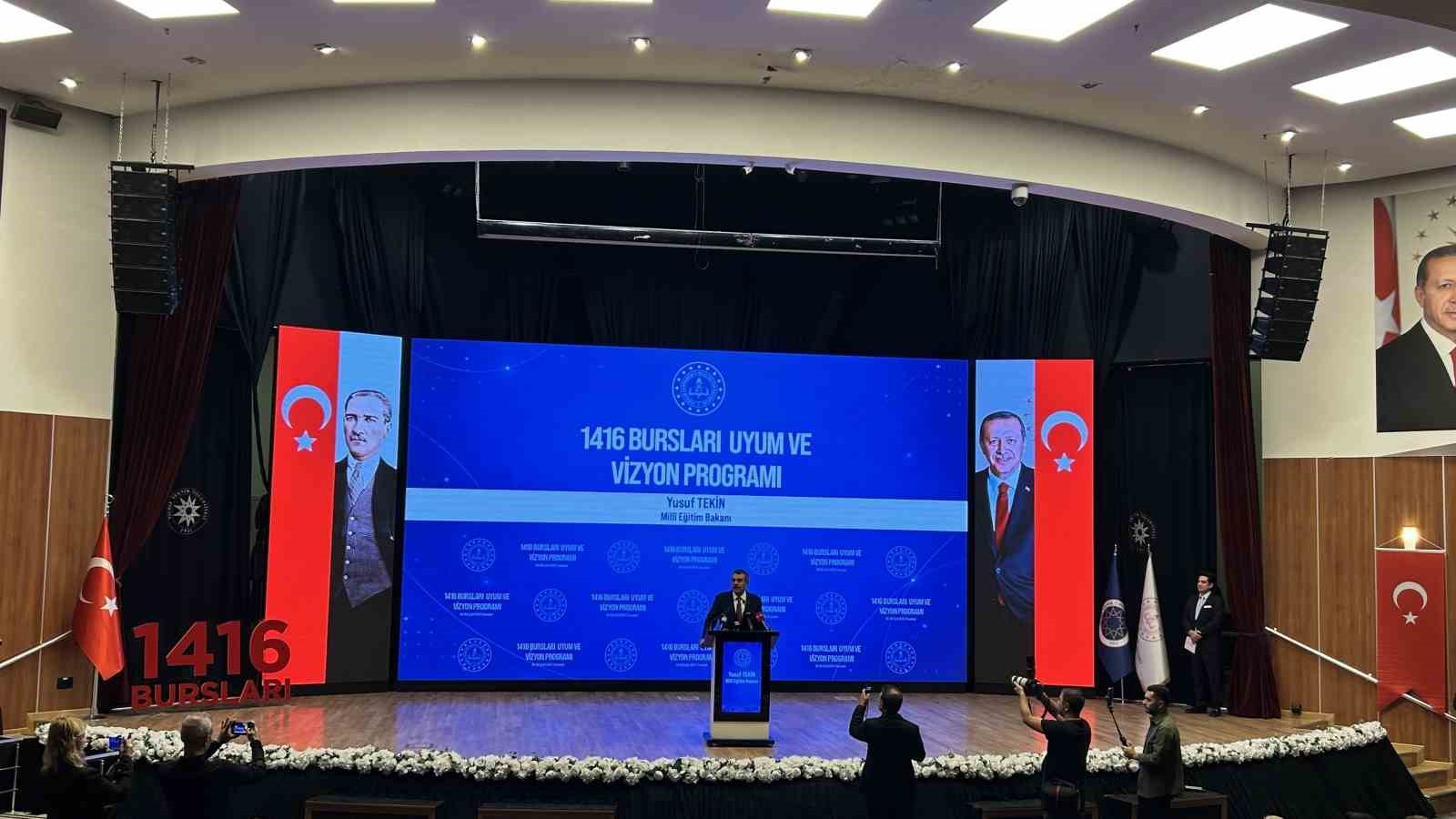 bakan-tekin-yurt-disina-gidecek-bursiyer-ogrencilerle-bir-araya-geldi-sizi-ayni-zamanda-bir-turkiye-cumhuriyeti-elcisi-olarak-gonderiyoruz