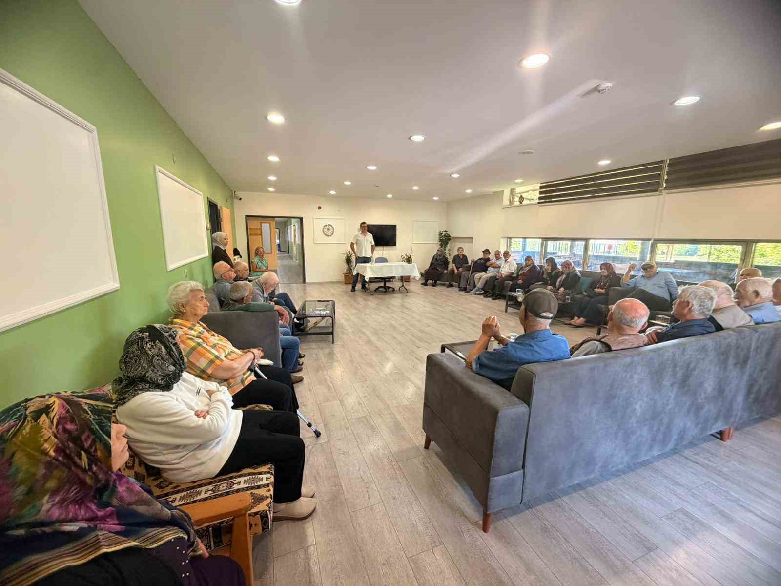 yaslilar-icin-guvenli-ve-saglikli-yasam-alanlari-ele-alindi